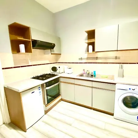 One Bedroom Ground Floor Flat In Central London